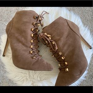 Size 7.5 brown liliana booties